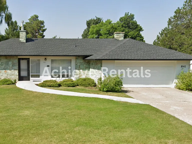 841 Juniper Dr — Photo 1