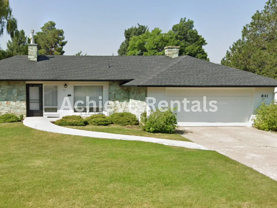 841 Juniper Dr