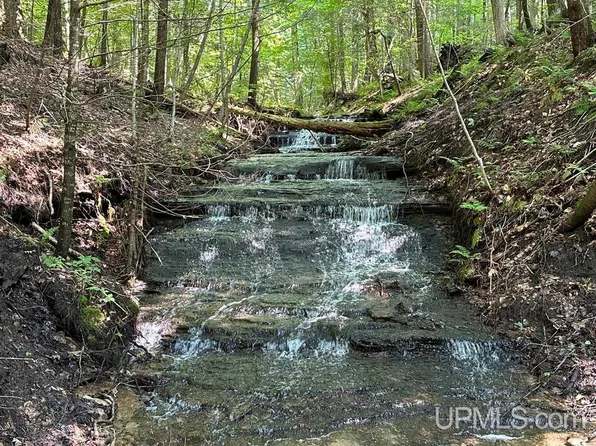 00000 Cemetery Rd, Munising, MI 49862