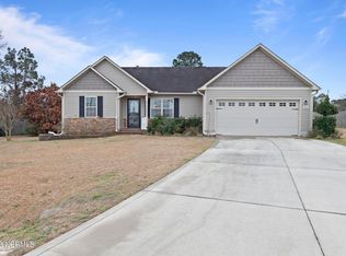 505 Waldorf Ct, Hubert, NC 28539