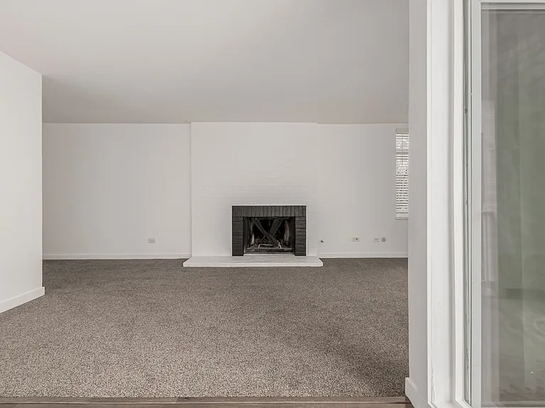 3371 S Monaco Pkwy #A — Photo 8