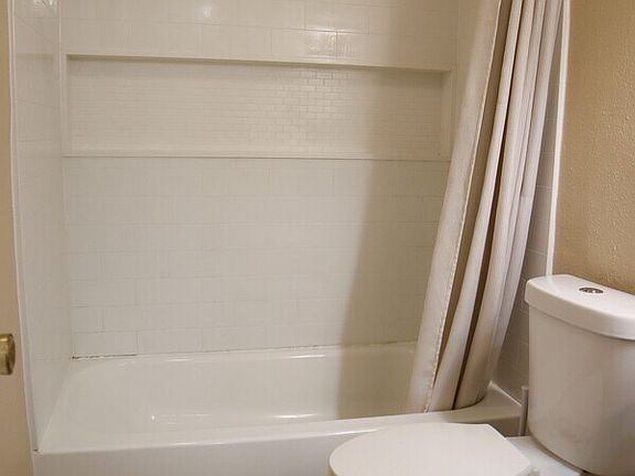 3rd image of 1762 Cottonwood St #B