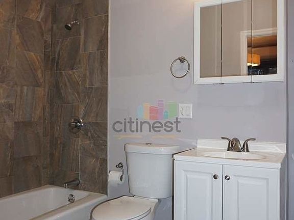 4th image of 154 16th St #3