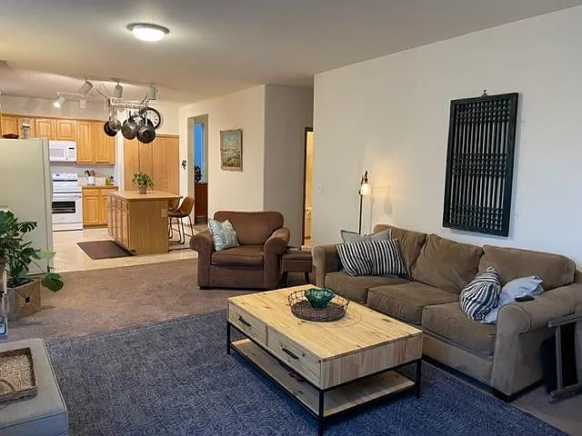2502 Hidden Springs Loop SE — Photo 7