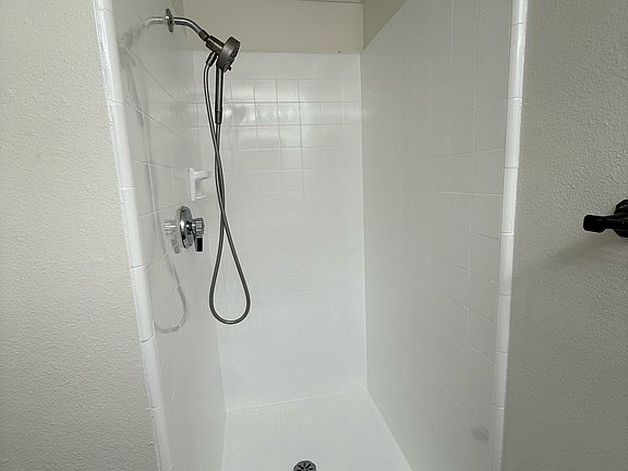 4th image of 1324 E Hickory Ln