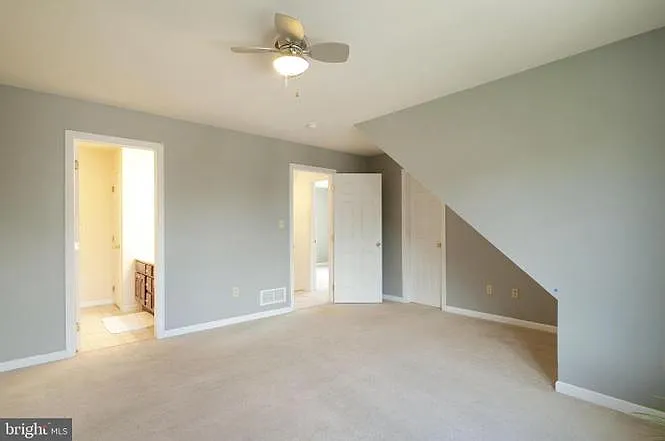 122 Washington Pl — Photo 3