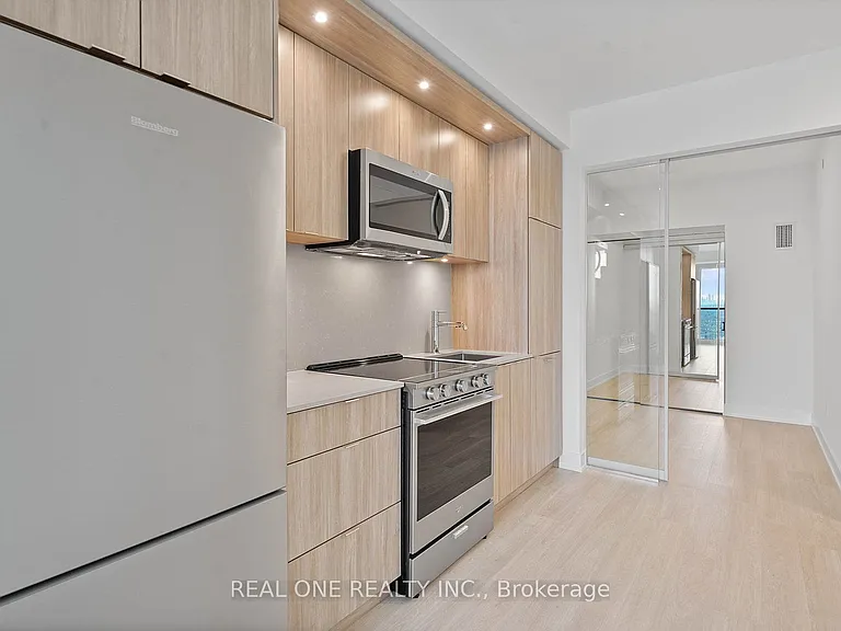 60 Central Park Dr #1602 — Photo 10
