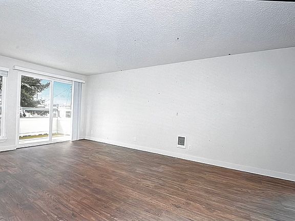 3rd image of 909 6th Ave N #205
