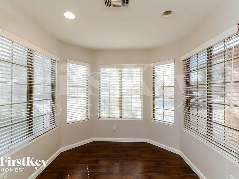 13414 W Port Royale Ln — Photo 5