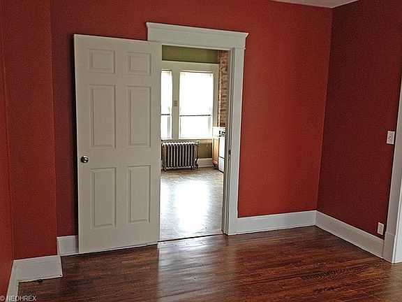5th image of 17305 Grovewood Ave