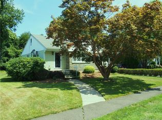 785 S Pine Creek Rd, Fairfield, CT 06824