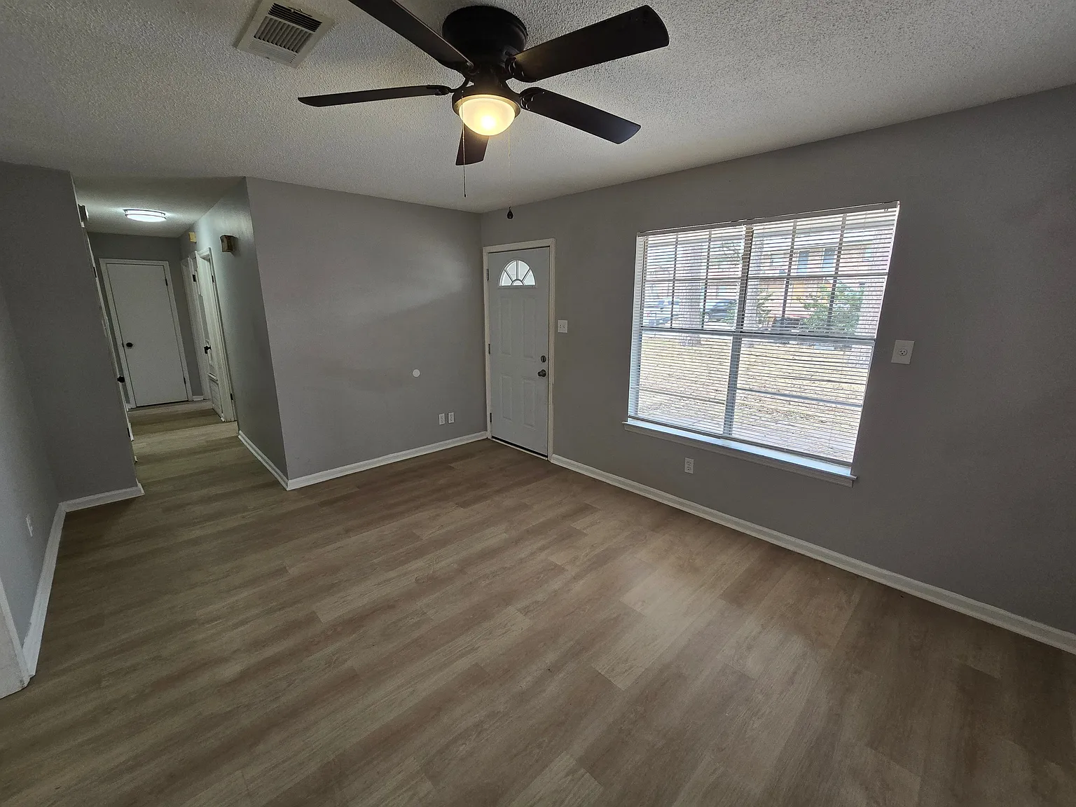 Charming 3-Bedroom Home with Attached Garage & Fenced Backyard — Photo 3