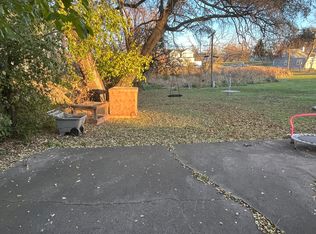 521 Cedar Crest Ct, Round Lake, IL 60073