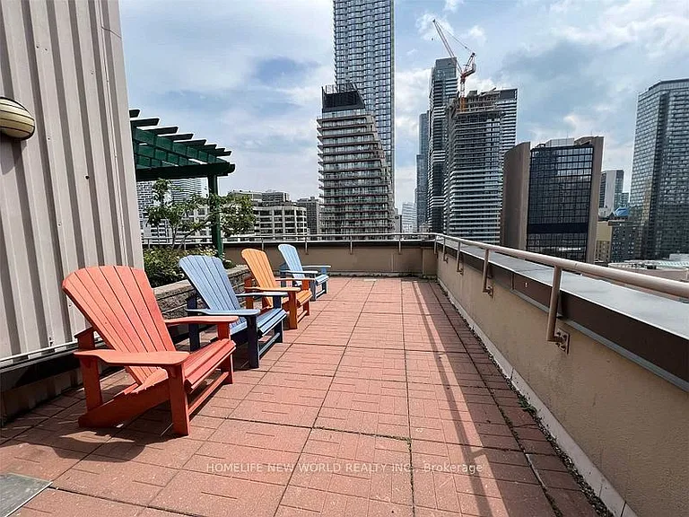555 Yonge St #513 — Photo 25