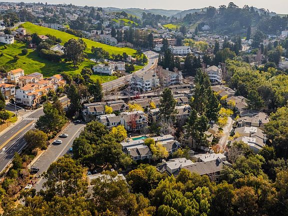 3rd image of 2454 Sebastopol Lane