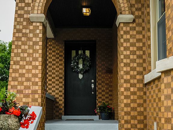 3rd image of 6136 W Fletcher St