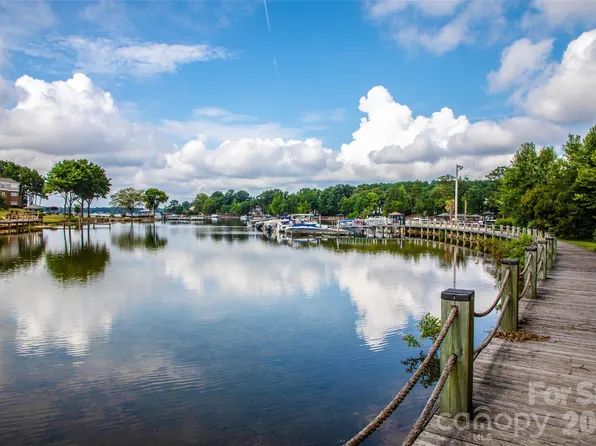 18633 Harborside Dr, Cornelius, NC 28031