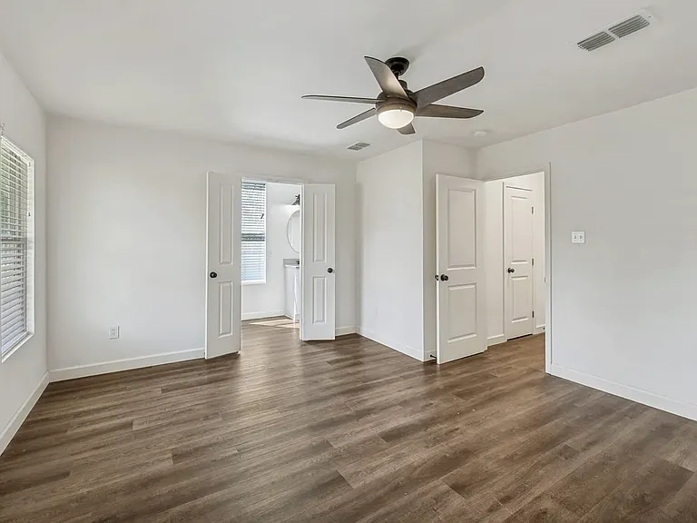 1704 S Jennings Ave — Photo 14