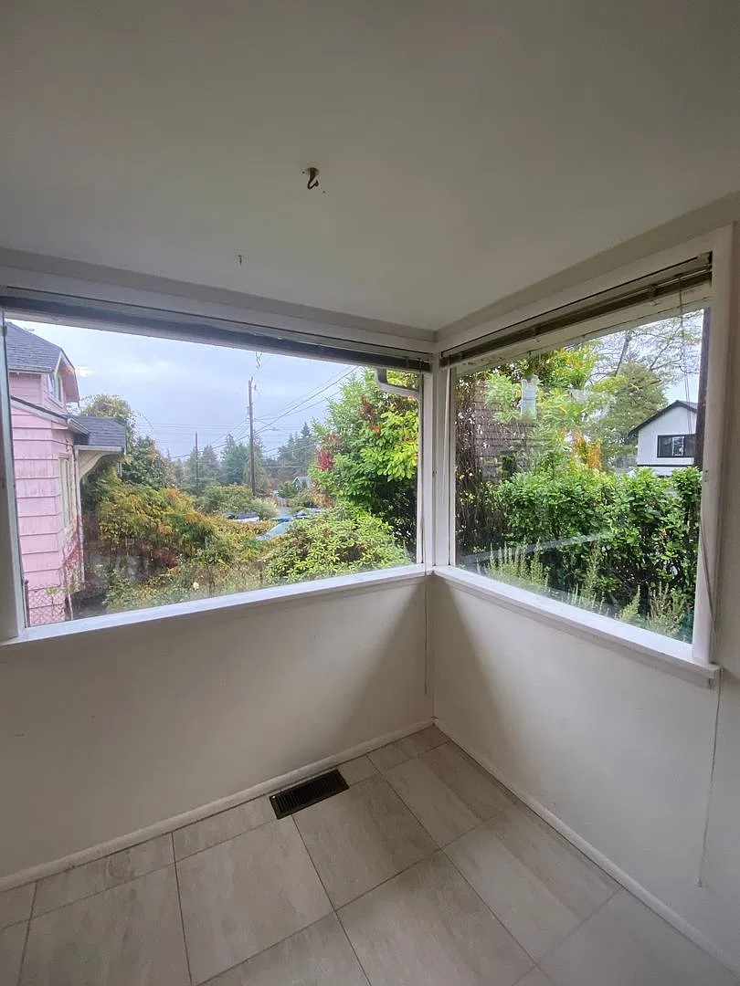 1 bedroom home with storage — Photo 3