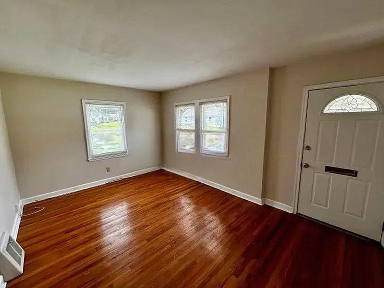 7708 Brocton Ct — Photo 2