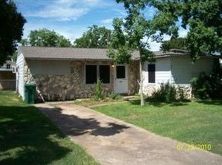 922 W 10th St, Freeport, TX 77541