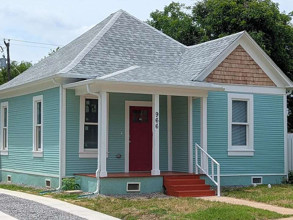 966 E Pulaski St