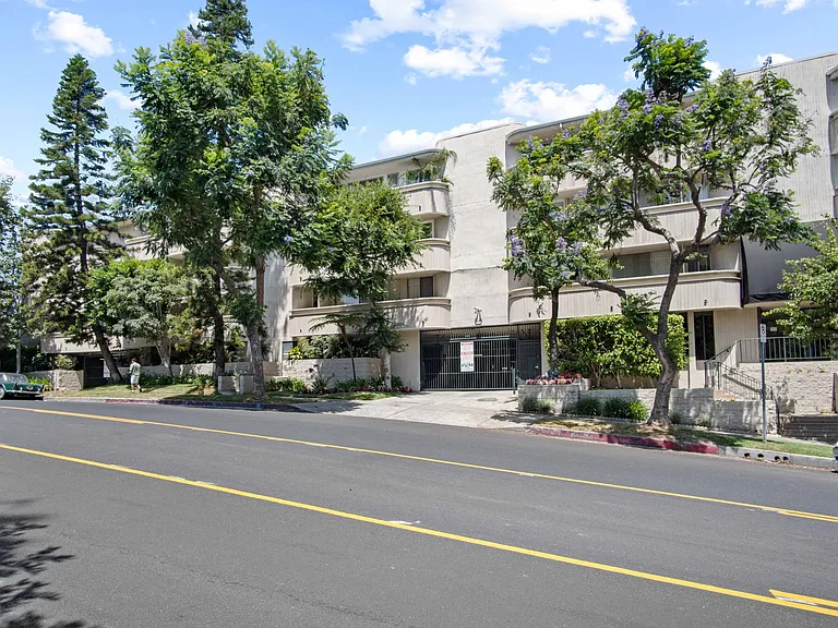 11645 Montana Ave #228 — Photo 22