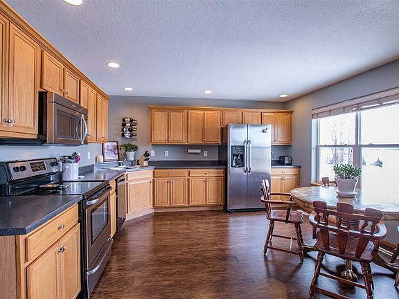 3rd image of 1527 Deerfield Dr