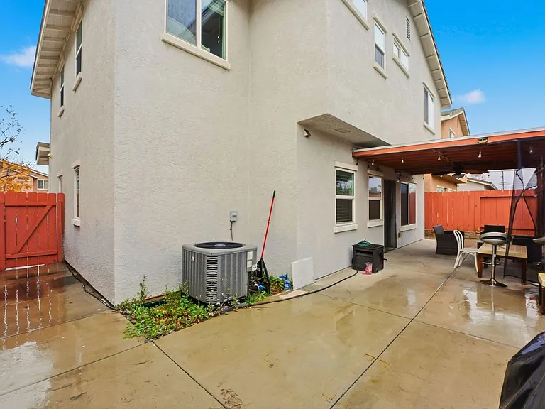 522 Mary Ln — Photo 3