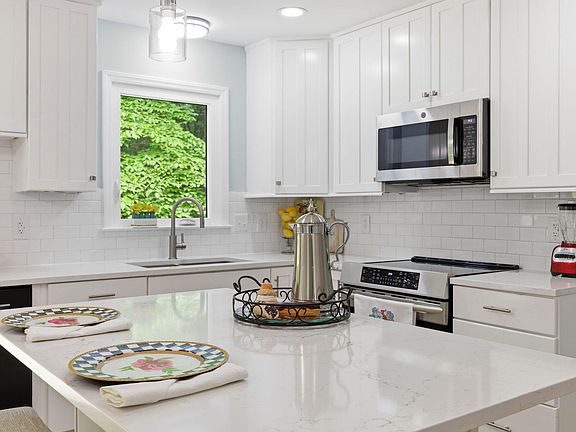 2nd image of 8521 Applecross Cir