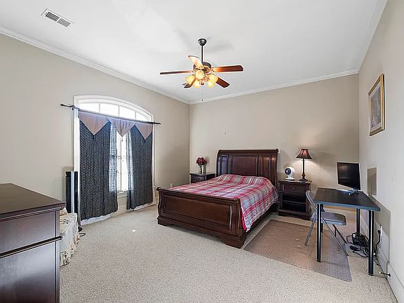 3rd image of 405 Greywood Ln