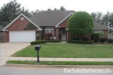 Front of House @ 2542 Longwood St. : Beautifully landscaped home with sprinkler system taht has grea