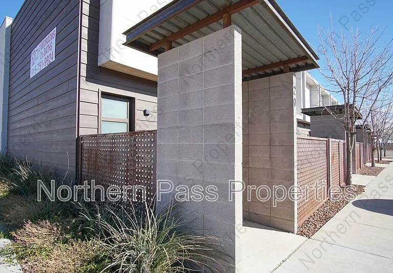6262 Woodrow Bean #6 — Photo 1