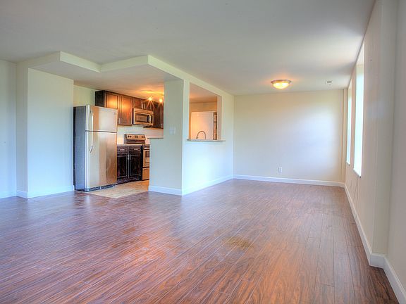 2nd image of 5565 Pershing Ave