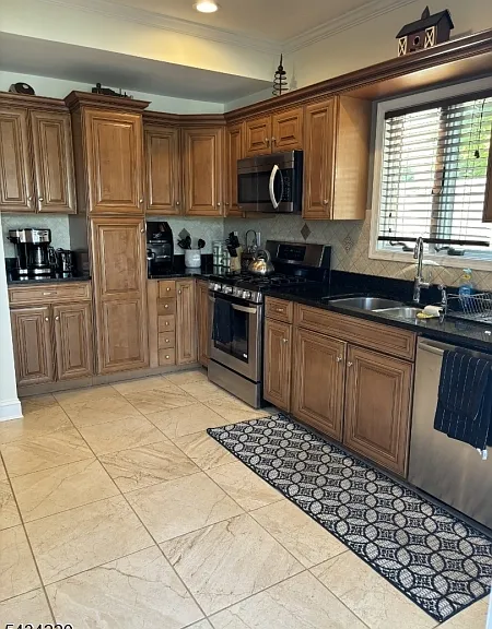 137 Boston Ave — Photo 3
