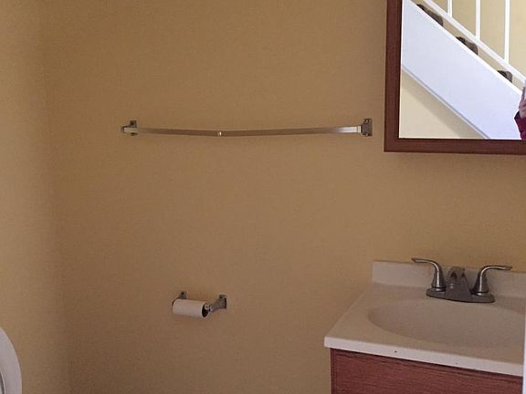 3rd image of 620 N Mar Vista Ave APT 3