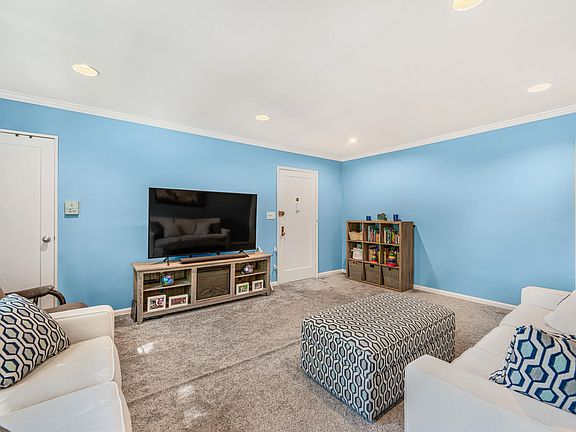 4th image of 251-29 61st Ave #720