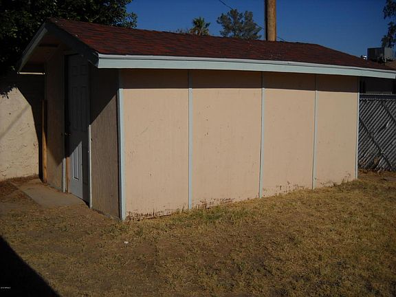 4th image of 2301 E Larkspur Dr