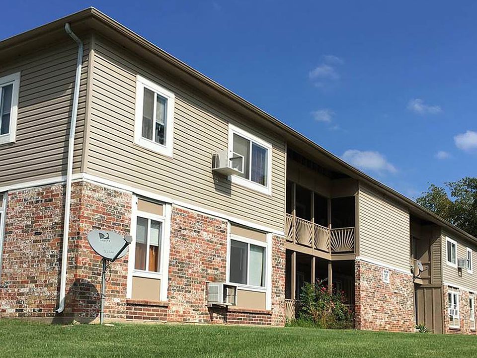 2nd image of 400 W Elm St #5