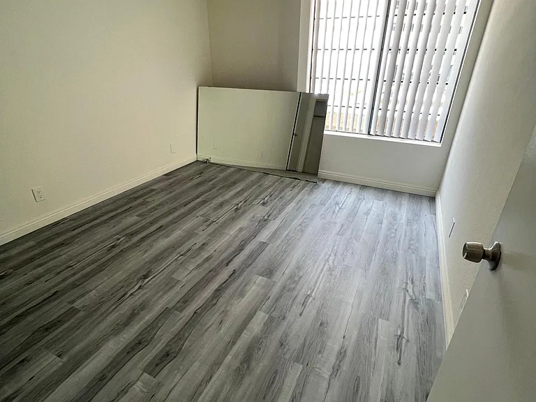 10916 Ashton Ave #101 — Photo 5