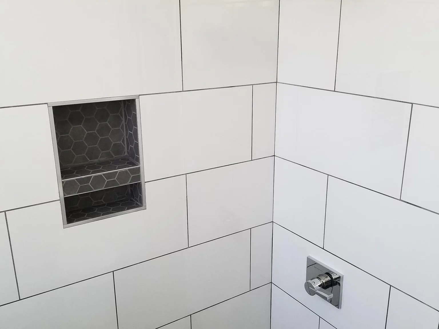 4 bed, $1,900 — Photo 2