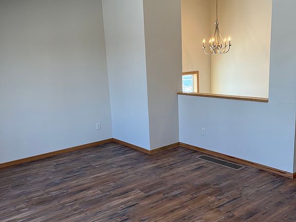 2nd image of 540 6th Ave NE #540