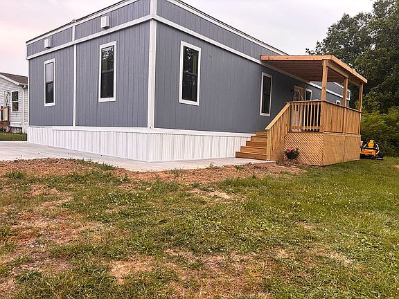 2nd image of 137 Woodcrest Mobile Mnr