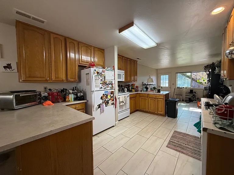 390 Ash St #3 — Photo 3