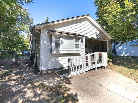 3rd image of 1608 E Alta Ave