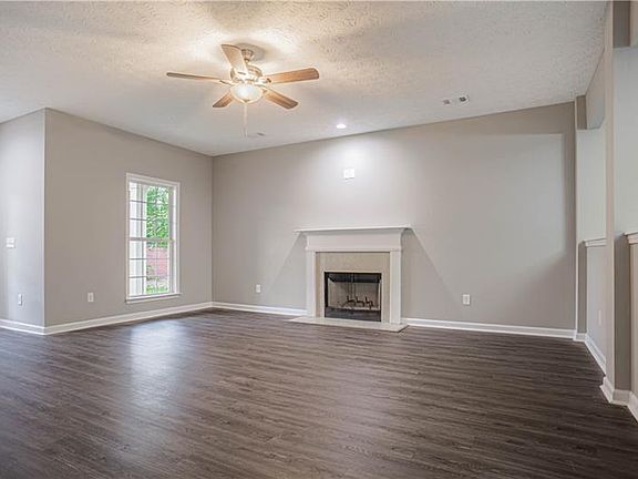 3rd image of 1 Lincolnshire Ln