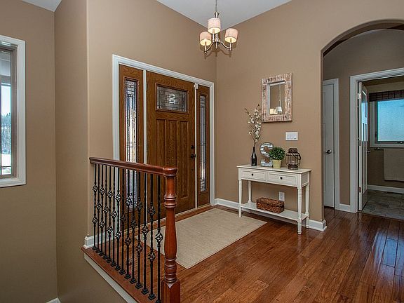 2nd image of 715 Deerfield Dr