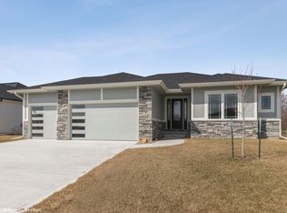 850 NE Badger Ln, Waukee, IA 50263