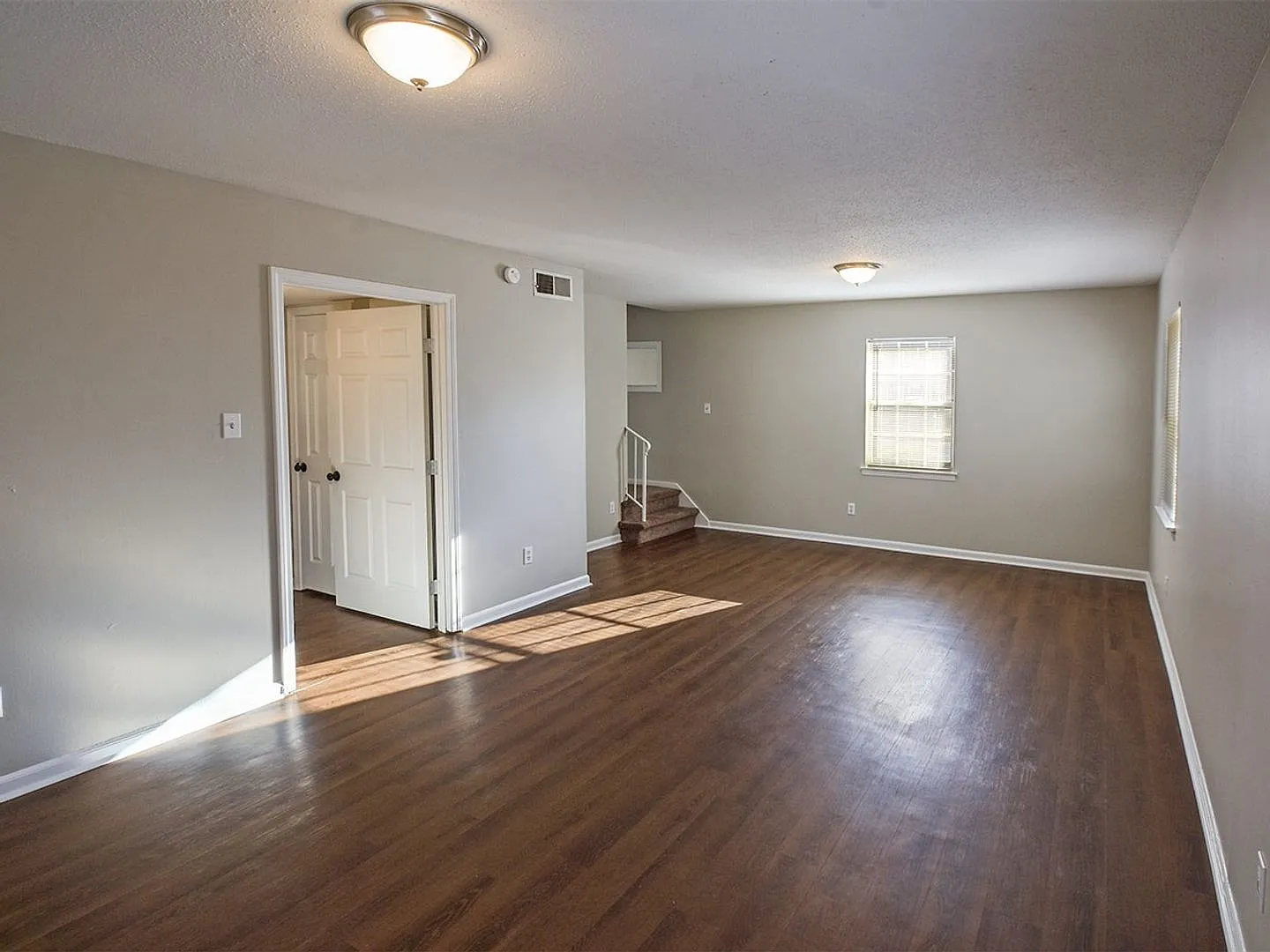 Spacious 3 bed, 2 bath near Mendenhall and Winchester — Photo 3