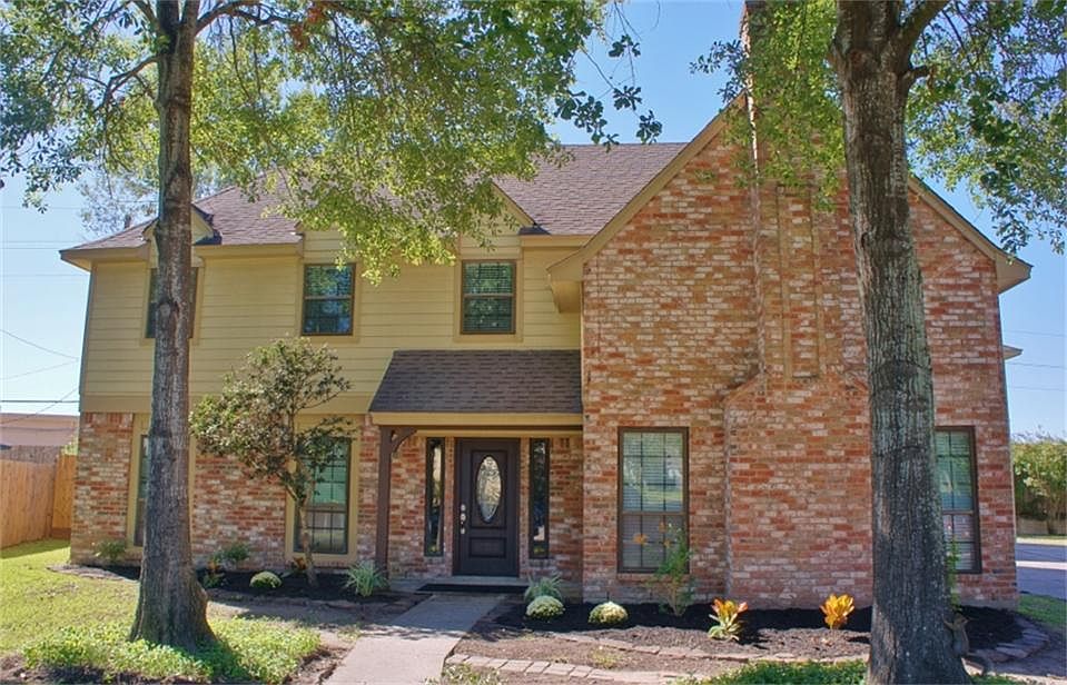 2 story traditional layout on a large lot cul-de-sac lot.